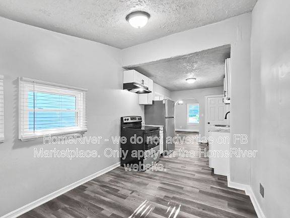 4th image of 2304 Rockford Ln