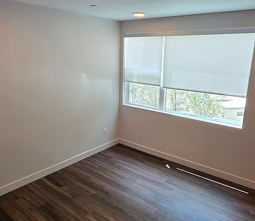 5th image of 1559 N Santa Fe Ave #208