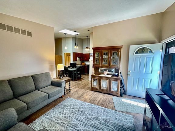 5th image of 4761 Caprice Dr
