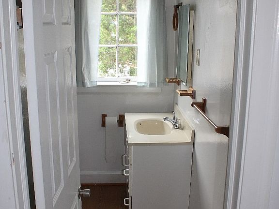 5th image of 10195 Warwick Blvd #B