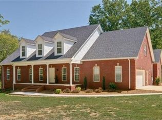 2013 Stone Edge Dr, Lebanon, TN 37087