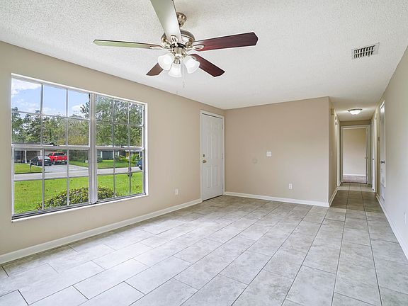 3rd image of 200 Evergreen Ln