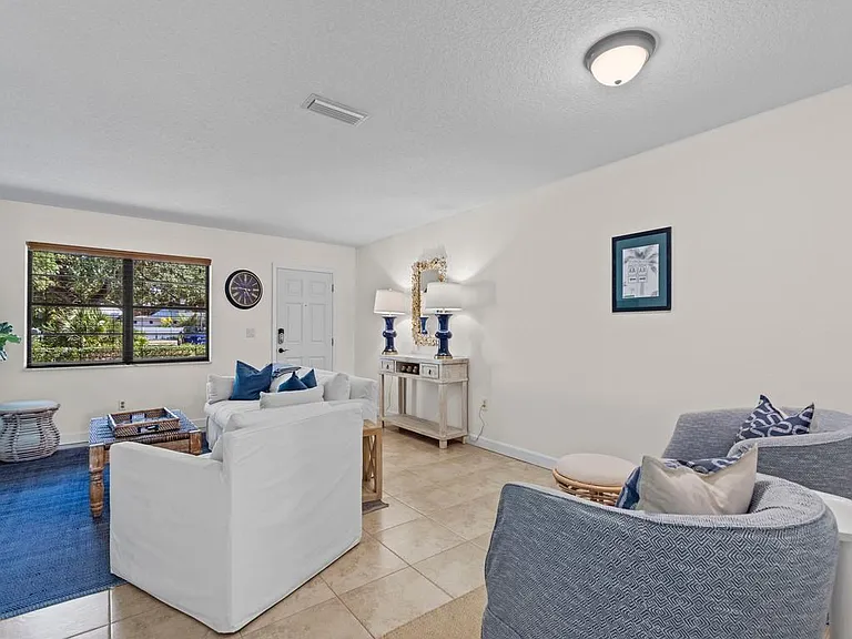 831 Camelia Ln #4 — Photo 8