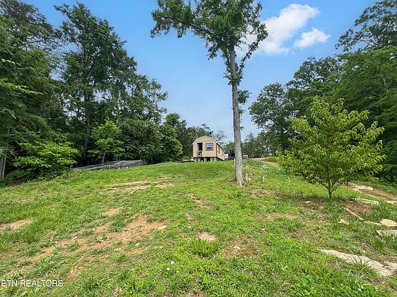 3rd image of 185 Green Rd