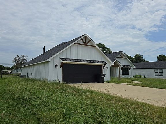 3rd image of 519 W 10th St