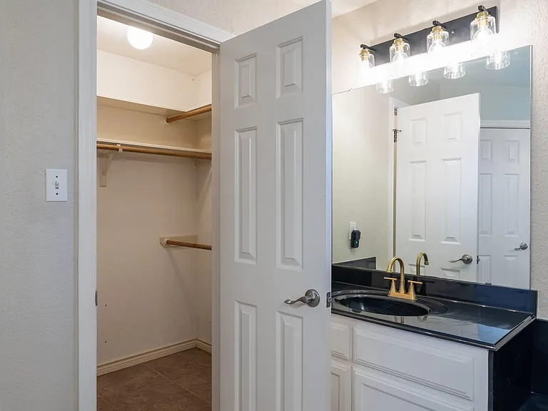 2604 Bluebonnet Valley Dr — Photo 20