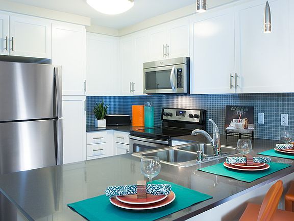 4th image of 299 W Washington Ave #2424