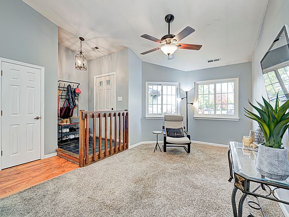5th image of 170 Thornleigh Ct