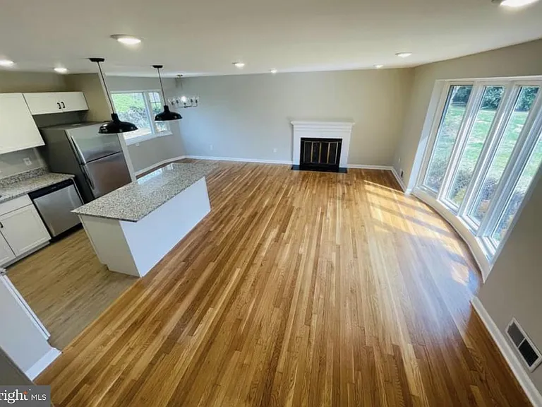 6810 Fern Ln — Photo 2