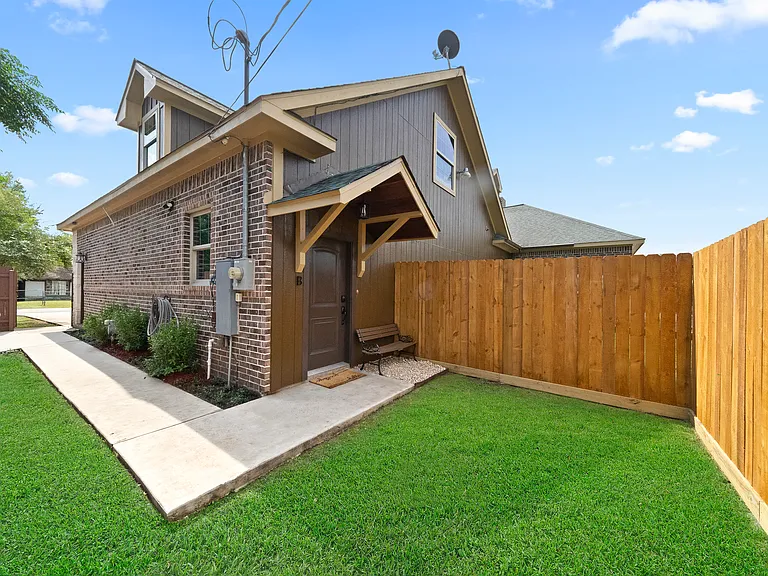 8123 Holiday Ln #B — Photo 20