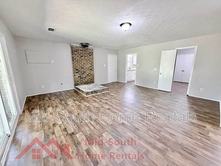 3040 S Edgeware Rd — Photo 4