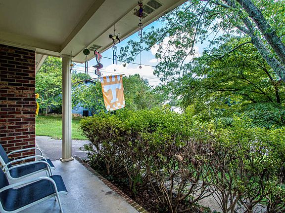 3rd image of 6221 Starhurst Dr