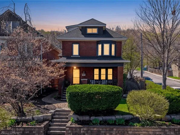 123 Hillcrest Ave, Hamilton, ON L8P 2X1
