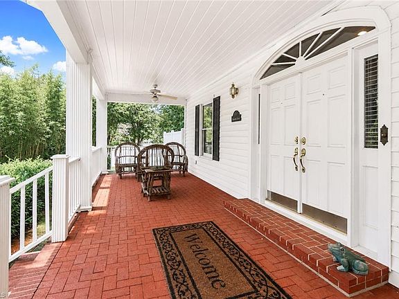 3rd image of 331 Beaver Farm Rd