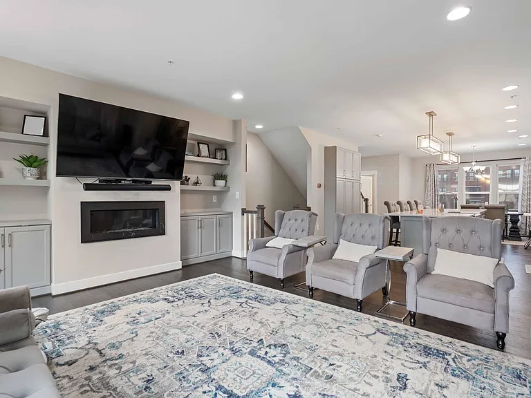 22968 Clarence Walk Ter — Photo 15