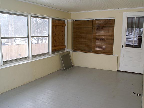 3rd image of 114 N Main St