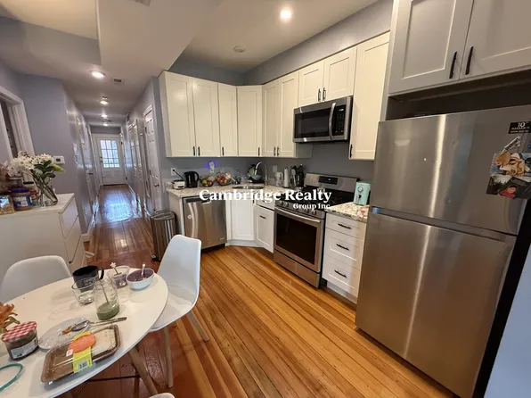 134 Oxford St #2, Cambridge, MA 02140