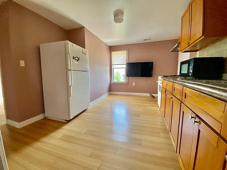 335 W 31st St #3R — Photo 5