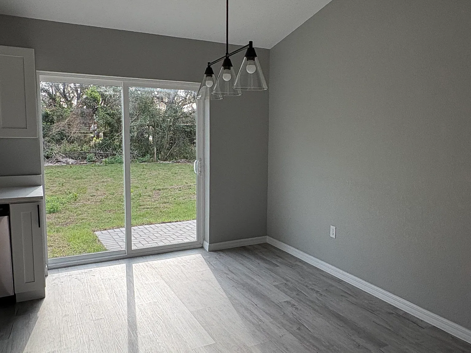 3 bed, 1249 sqft, $1,900 — Photo 4