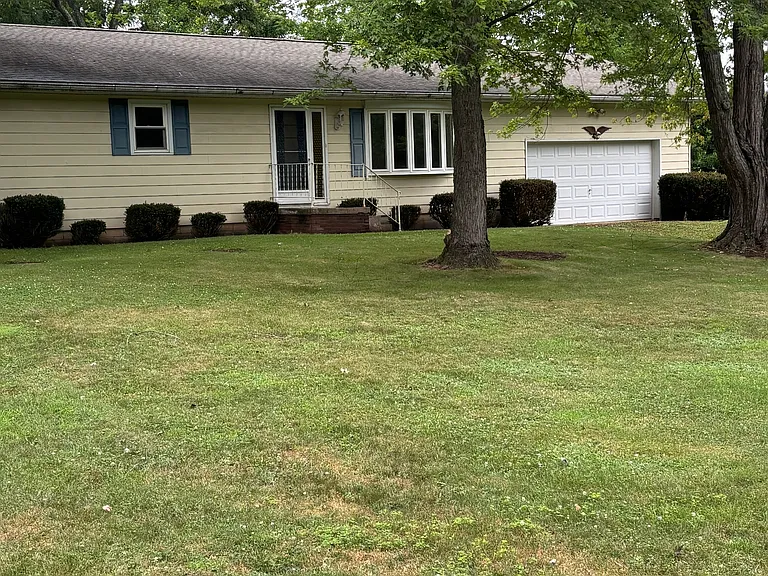 221 Zenith Rd — Photo 1