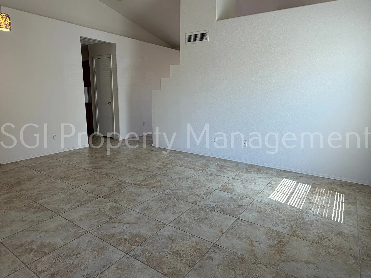 3 Bedroom Glendale Home — Photo 4