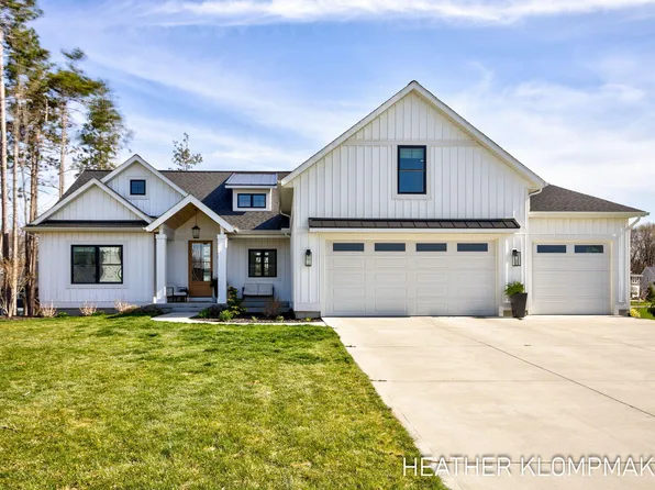 14813 Pinehill Ct, Holland, MI 49424