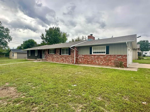 2125 Edgemont Dr, Arkansas City, KS 67005