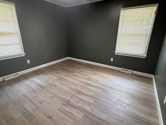 3rd image of 407 Emma St