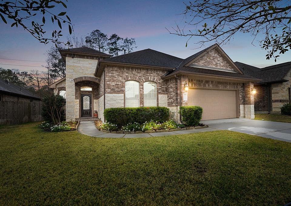 Welcome to 20911 Mystic Stone, a desirable 1 story, in Albury Trails Estates with a private backyard and no back neighbors.