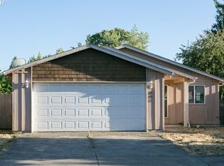 891 W Olympic St, Springfield, OR 97477