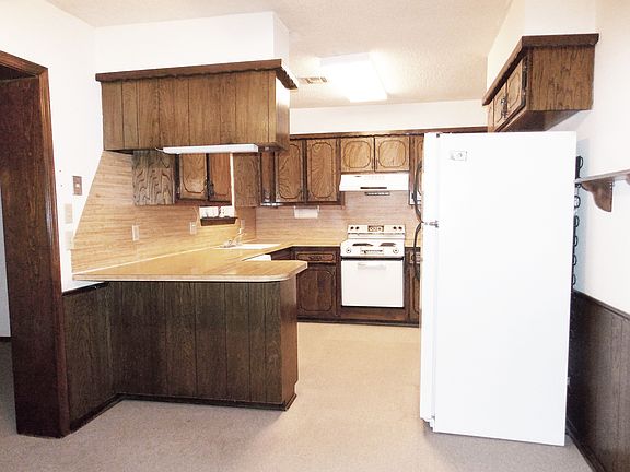 Kitchen.  Fridge Remains!