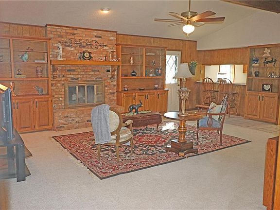 5th image of 1810 Oak Creek Dr