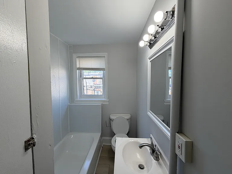 1114 Lancaster Ave — Photo 5