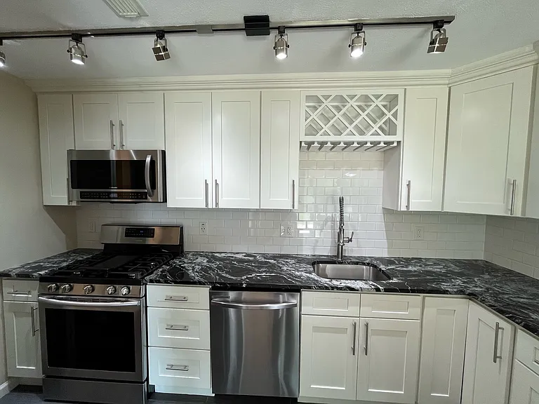 7201-7223 Beacon Hill Dr — Photo 7