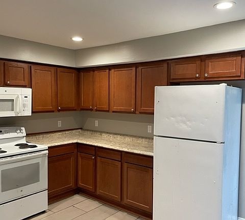 4th image of 7810 N Coronet Ct