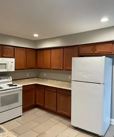 7810 N Coronet Ct — Photo 4