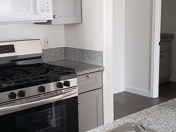 4th image of 2965 San Marino St