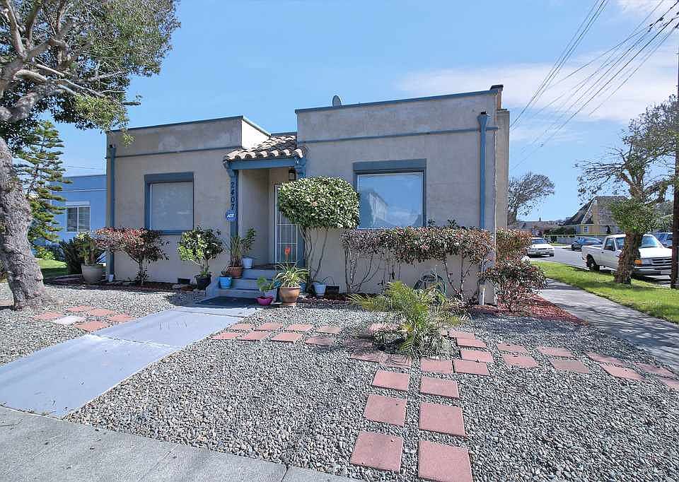 1st image of 2407 Lowell Ave