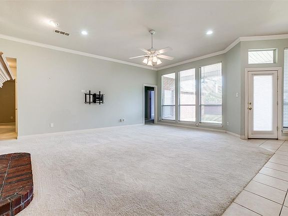 4th image of 3912 Granbury Dr