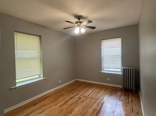 3 bed, 1.0 bath, $1,800, Chicago, IL 60637