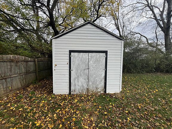 3rd image of 612 Clara Dr