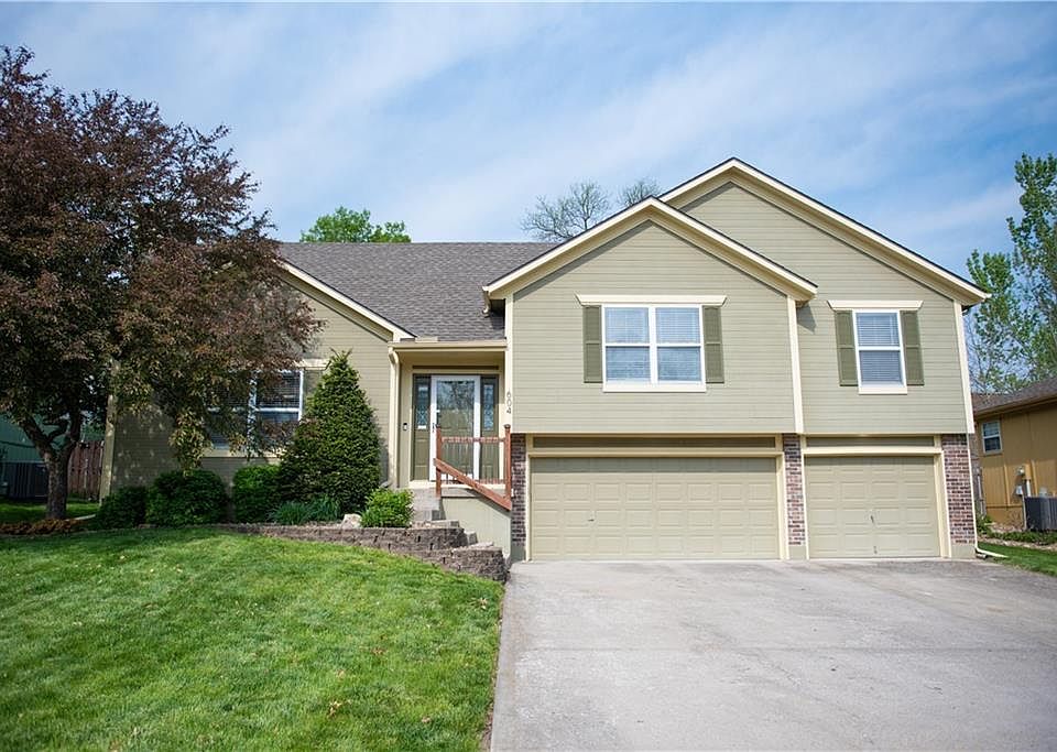 1st image of 604 NE Topaz Dr