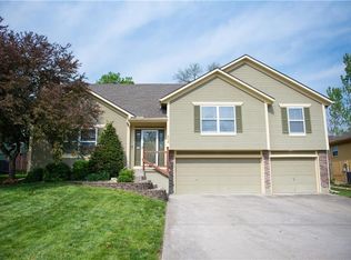 604 NE Topaz Dr, Lees Summit, MO 64086