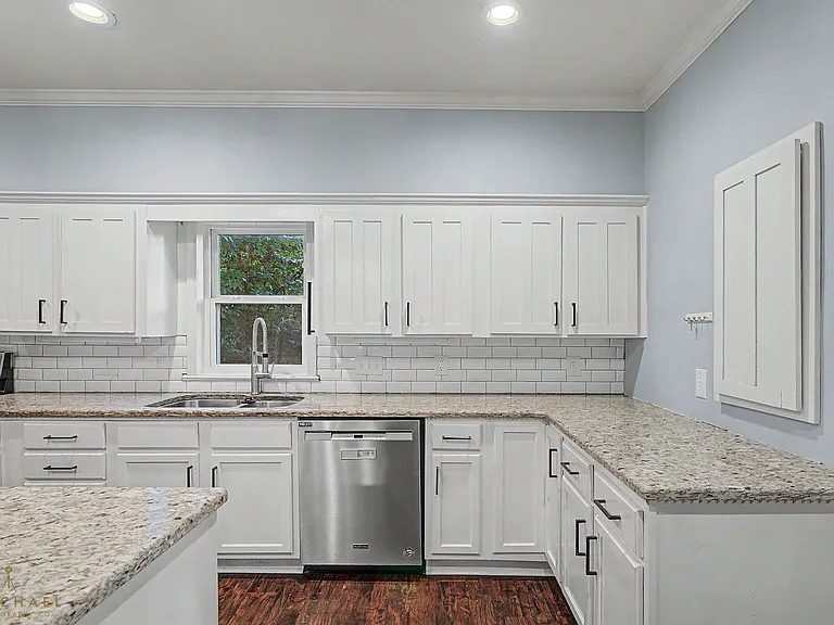 420 Forest Ave — Photo 9