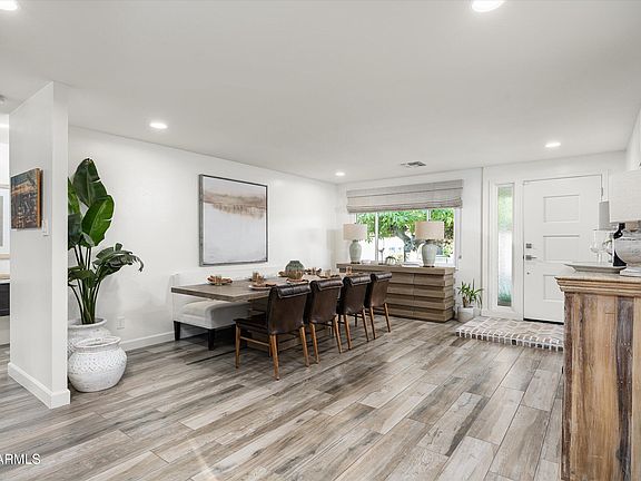3rd image of 610 E CARMEN Street