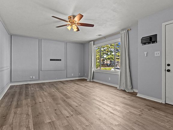 2nd image of 413 Catalina Ave