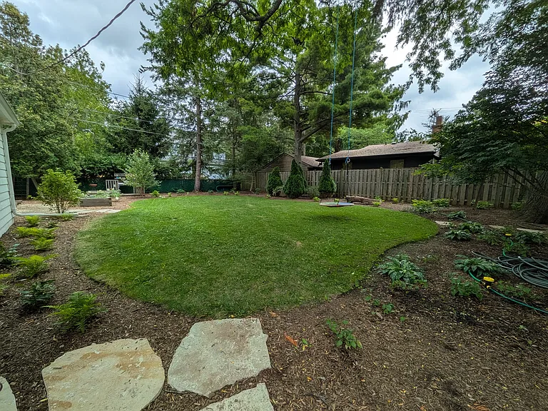 2741 Lincolnwood Dr — Photo 29