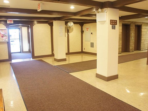 3rd image of 2 Elmwood Park Dr APT 210