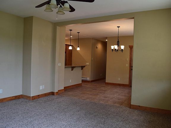 5th image of 629 Valley Centre Dr Unit 1