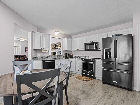 3rd image of 9300 Prairieview Trl N